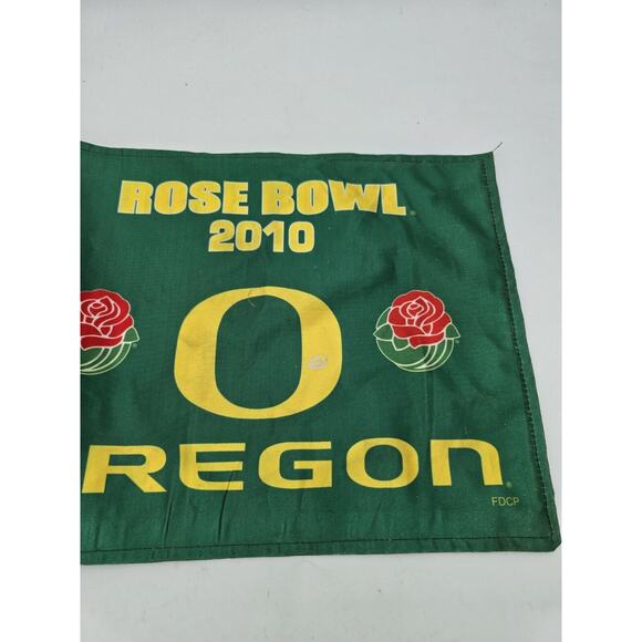 Green Oregon Ducks Official NCAA Rose Bowl 2010 Game Car Flag PREOWNED - Picture 2 of 5